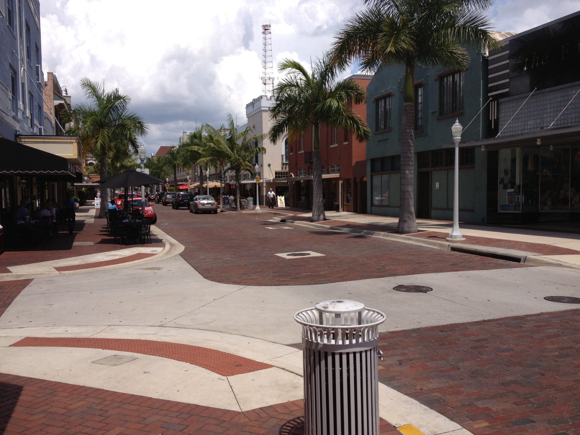 Palm-lined pedestrian street with cafés and shops in Fort Myers, Florida
