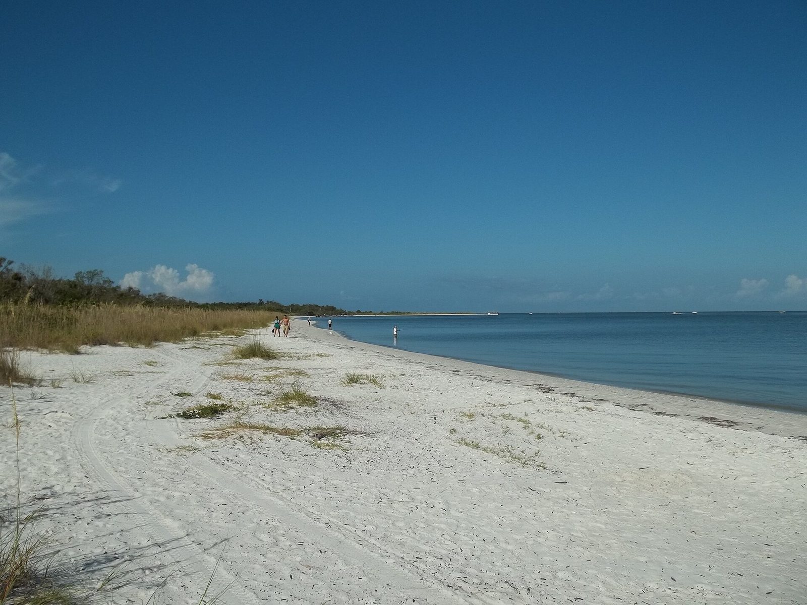 Long white-sand shoreline curving along the Gulf at Lovers Key