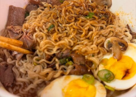 Instant ramen bowl with beef, mushrooms and egg